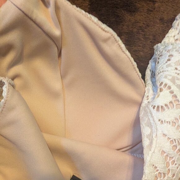 Windsor LIKE NEW Lace Mini Dress w/ Padded Bust - Picture 6 of 6